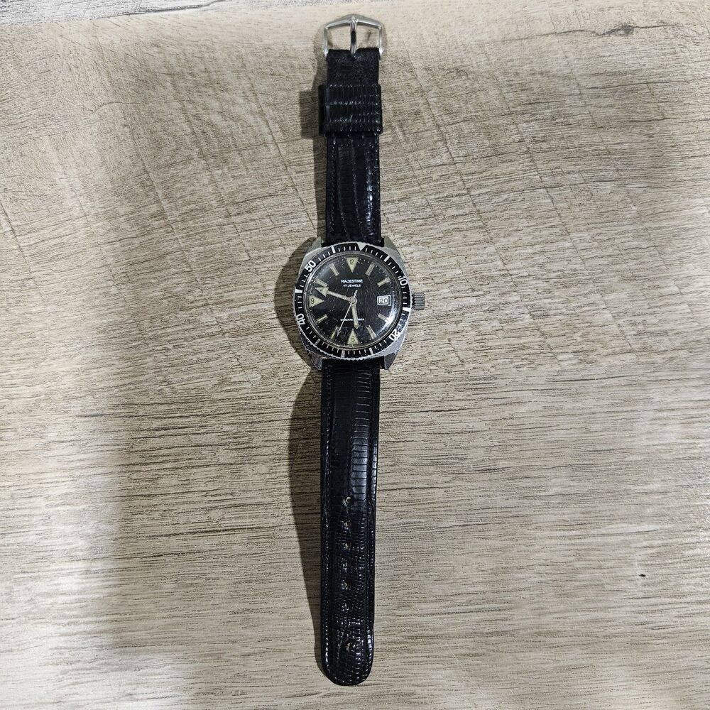Majestime Sport Calendar Diver Style Windup Watch Mens Analog Stainless Steel